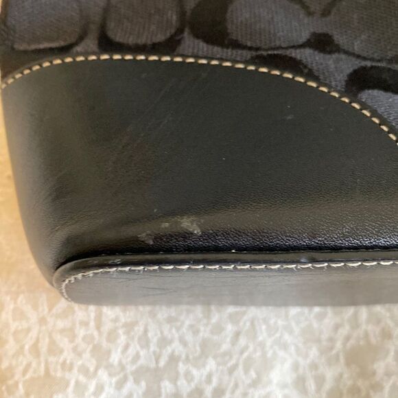 Coach Black Canvas Women’s Shoulder to Crossbody Bag - Picture 2 of 7